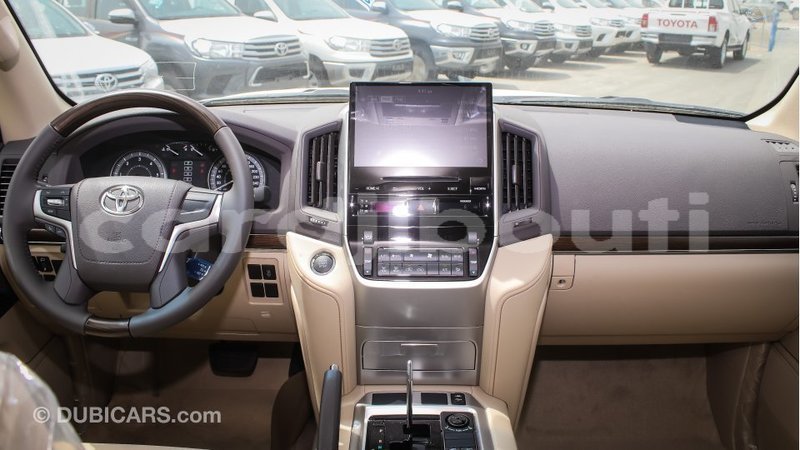 Big with watermark toyota land cruiser ali sabieh region import dubai 2041