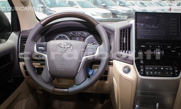 Acheter Import Voiture Toyota Land Cruiser Noir à Import - Dubai, Ali Sabieh Region Acheter Import Voiture Toyota Land Cruiser Noir à Import - Dubai, Ali Sabieh Region