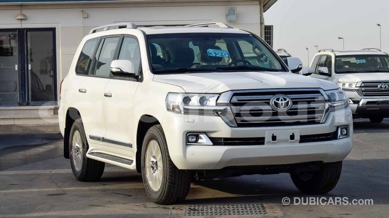 Big with watermark toyota land cruiser ali sabieh region import dubai 2044