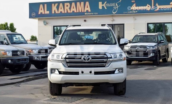 Acheter Import Voiture Toyota Land Cruiser Blanc à Import - Dubai, Ali Sabieh Region Acheter Import Voiture Toyota Land Cruiser Blanc à Import - Dubai, Ali Sabieh Region