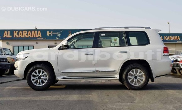 Acheter Import Voiture Toyota Land Cruiser Blanc à Import - Dubai, Ali Sabieh Region Acheter Import Voiture Toyota Land Cruiser Blanc à Import - Dubai, Ali Sabieh Region