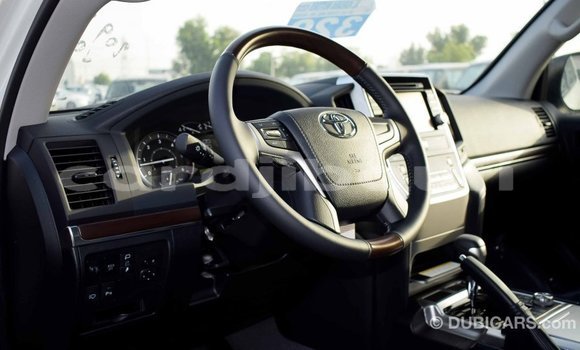Acheter Import Voiture Toyota Land Cruiser Blanc à Import - Dubai, Ali Sabieh Region Acheter Import Voiture Toyota Land Cruiser Blanc à Import - Dubai, Ali Sabieh Region