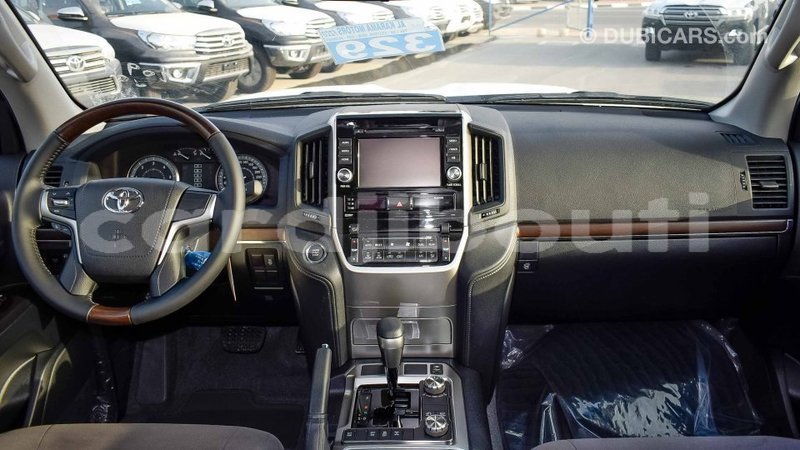 Big with watermark toyota land cruiser ali sabieh region import dubai 2044