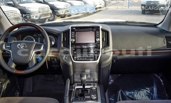 Acheter Import Voiture Toyota Land Cruiser Blanc à Import - Dubai, Ali Sabieh Region Acheter Import Voiture Toyota Land Cruiser Blanc à Import - Dubai, Ali Sabieh Region