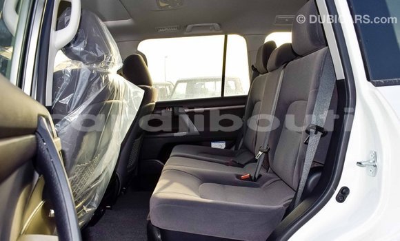 Acheter Import Voiture Toyota Land Cruiser Blanc à Import - Dubai, Ali Sabieh Region Acheter Import Voiture Toyota Land Cruiser Blanc à Import - Dubai, Ali Sabieh Region