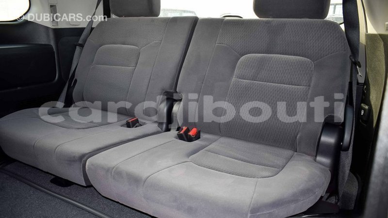 Big with watermark toyota land cruiser ali sabieh region import dubai 2044