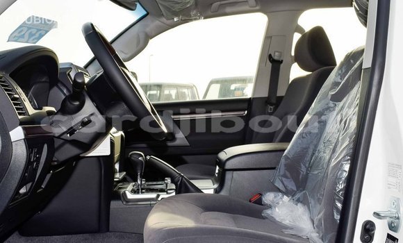 Acheter Import Voiture Toyota Land Cruiser Blanc à Import - Dubai, Ali Sabieh Region Acheter Import Voiture Toyota Land Cruiser Blanc à Import - Dubai, Ali Sabieh Region