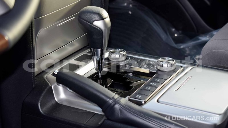 Big with watermark toyota land cruiser ali sabieh region import dubai 2044