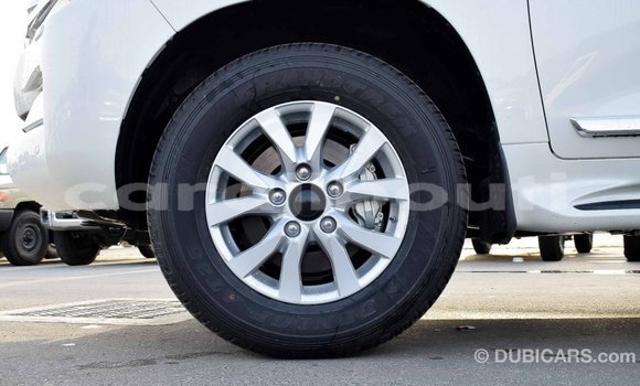 Acheter Import Voiture Toyota Land Cruiser Blanc à Import - Dubai, Ali Sabieh Region Acheter Import Voiture Toyota Land Cruiser Blanc à Import - Dubai, Ali Sabieh Region