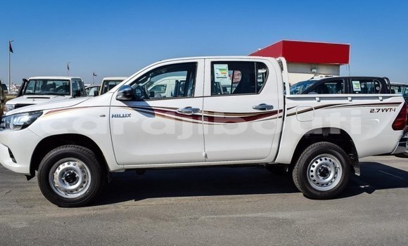 Acheter Import Voiture Toyota Hilux Blanc à Import - Dubai, Ali Sabieh Region Acheter Import Voiture Toyota Hilux Blanc à Import - Dubai, Ali Sabieh Region
