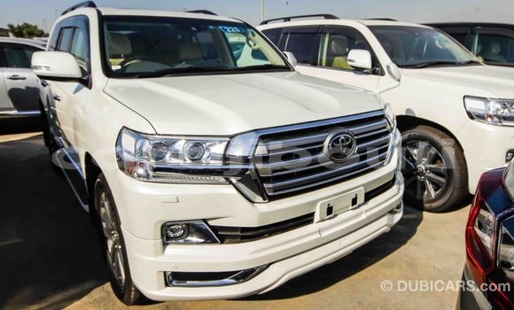 Buy Import Toyota Land Cruiser White Car in Import - Dubai in Ali Sabieh Region Buy Import Toyota Land Cruiser White Car in Import - Dubai in Ali Sabieh Region