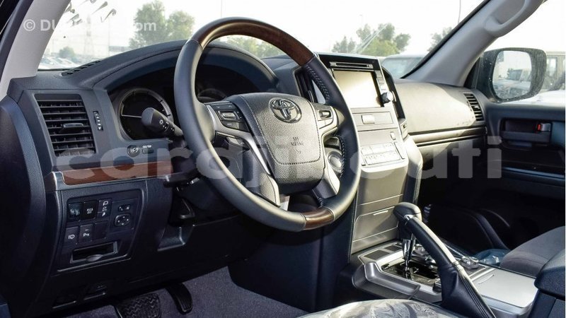 Big with watermark toyota land cruiser ali sabieh region import dubai 2049