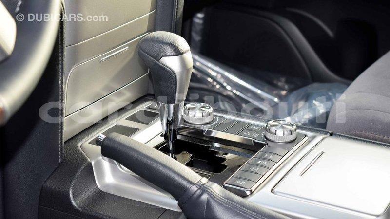 Big with watermark toyota land cruiser ali sabieh region import dubai 2049