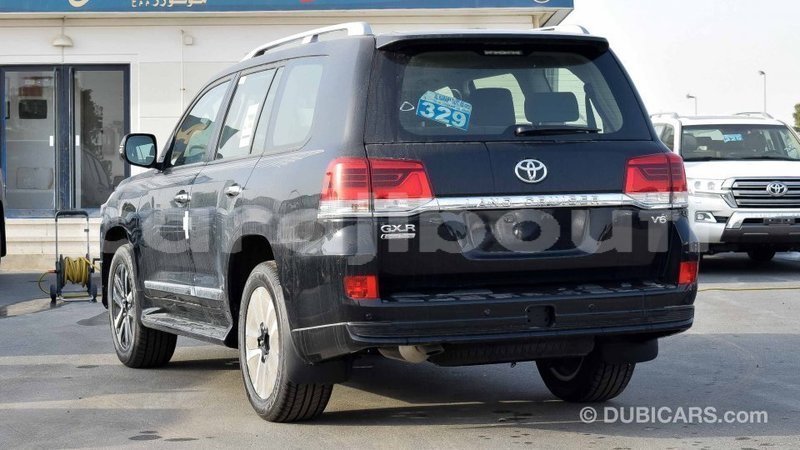 Big with watermark toyota land cruiser ali sabieh region import dubai 2049