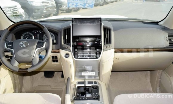 Acheter Import Voiture Toyota Land Cruiser Blanc à Import - Dubai, Ali Sabieh Region Acheter Import Voiture Toyota Land Cruiser Blanc à Import - Dubai, Ali Sabieh Region