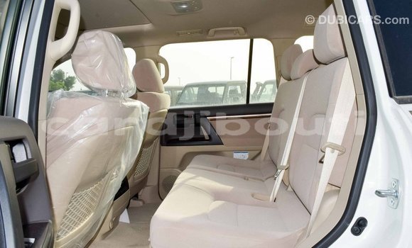 Acheter Import Voiture Toyota Land Cruiser Blanc à Import - Dubai, Ali Sabieh Region Acheter Import Voiture Toyota Land Cruiser Blanc à Import - Dubai, Ali Sabieh Region