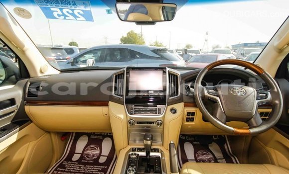 Buy Import Toyota Land Cruiser White Car in Import - Dubai in Ali Sabieh Region Buy Import Toyota Land Cruiser White Car in Import - Dubai in Ali Sabieh Region