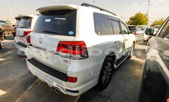 Buy Import Toyota Land Cruiser White Car in Import - Dubai in Ali Sabieh Region Buy Import Toyota Land Cruiser White Car in Import - Dubai in Ali Sabieh Region