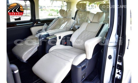 Acheter Import Voiture Toyota Granvia Blanc à Import - Dubai, Ali Sabieh Region Acheter Import Voiture Toyota Granvia Blanc à Import - Dubai, Ali Sabieh Region