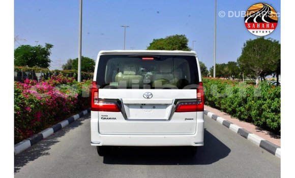 Acheter Import Voiture Toyota Granvia Blanc à Import - Dubai, Ali Sabieh Region Acheter Import Voiture Toyota Granvia Blanc à Import - Dubai, Ali Sabieh Region