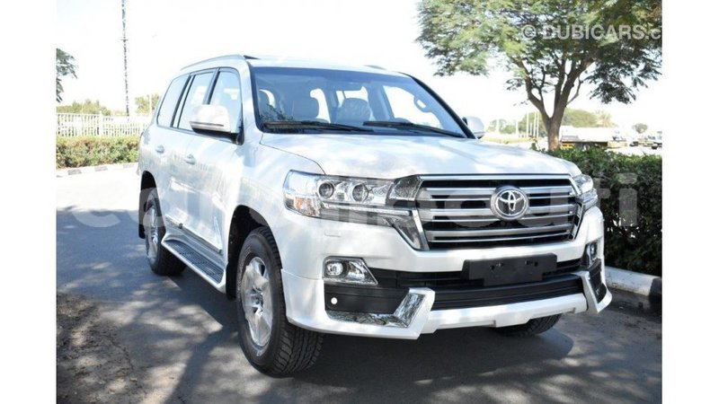 Big with watermark toyota land cruiser ali sabieh region import dubai 2060