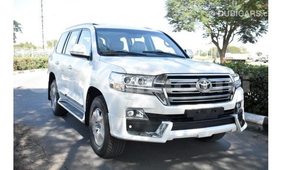 Acheter Import Voiture Toyota Land Cruiser Blanc à Import - Dubai, Ali Sabieh Region Acheter Import Voiture Toyota Land Cruiser Blanc à Import - Dubai, Ali Sabieh Region