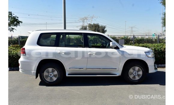 Acheter Import Voiture Toyota Land Cruiser Blanc à Import - Dubai, Ali Sabieh Region Acheter Import Voiture Toyota Land Cruiser Blanc à Import - Dubai, Ali Sabieh Region