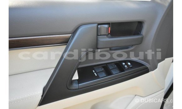 Acheter Import Voiture Toyota Land Cruiser Blanc à Import - Dubai, Ali Sabieh Region Acheter Import Voiture Toyota Land Cruiser Blanc à Import - Dubai, Ali Sabieh Region
