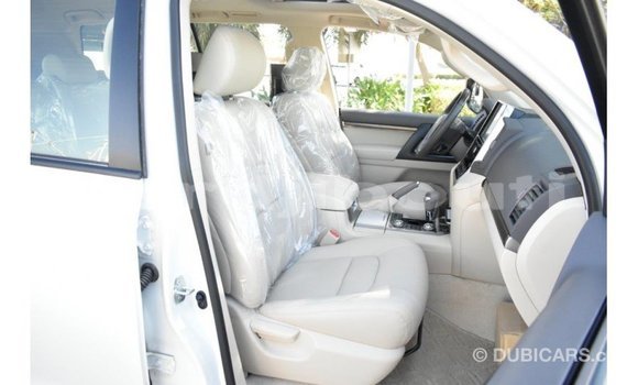 Acheter Import Voiture Toyota Land Cruiser Blanc à Import - Dubai, Ali Sabieh Region Acheter Import Voiture Toyota Land Cruiser Blanc à Import - Dubai, Ali Sabieh Region