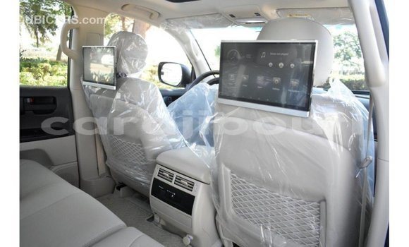 Acheter Import Voiture Toyota Land Cruiser Blanc à Import - Dubai, Ali Sabieh Region Acheter Import Voiture Toyota Land Cruiser Blanc à Import - Dubai, Ali Sabieh Region