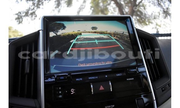 Acheter Import Voiture Toyota Land Cruiser Blanc à Import - Dubai, Ali Sabieh Region Acheter Import Voiture Toyota Land Cruiser Blanc à Import - Dubai, Ali Sabieh Region