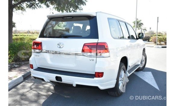 Acheter Import Voiture Toyota Land Cruiser Blanc à Import - Dubai, Ali Sabieh Region Acheter Import Voiture Toyota Land Cruiser Blanc à Import - Dubai, Ali Sabieh Region