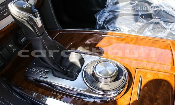 Acheter Import Voiture Infiniti Q Blanc à Import - Dubai, Ali Sabieh Region Acheter Import Voiture Infiniti Q Blanc à Import - Dubai, Ali Sabieh Region