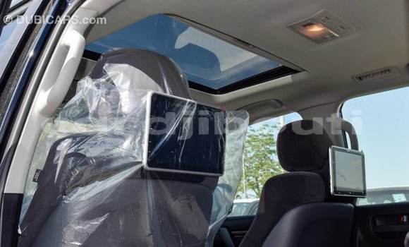 Acheter Import Voiture Toyota Land Cruiser Noir à Import - Dubai, Ali Sabieh Region Acheter Import Voiture Toyota Land Cruiser Noir à Import - Dubai, Ali Sabieh Region