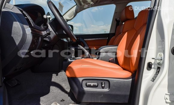 Acheter Import Voiture Toyota Land Cruiser Blanc à Import - Dubai, Ali Sabieh Region Acheter Import Voiture Toyota Land Cruiser Blanc à Import - Dubai, Ali Sabieh Region