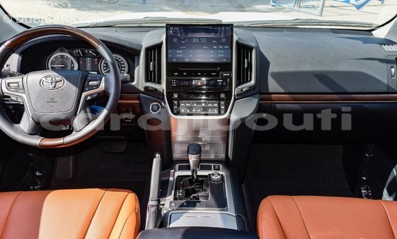 Acheter Import Voiture Toyota Land Cruiser Blanc à Import - Dubai, Ali Sabieh Region Acheter Import Voiture Toyota Land Cruiser Blanc à Import - Dubai, Ali Sabieh Region