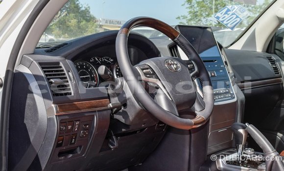 Acheter Import Voiture Toyota Land Cruiser Blanc à Import - Dubai, Ali Sabieh Region Acheter Import Voiture Toyota Land Cruiser Blanc à Import - Dubai, Ali Sabieh Region