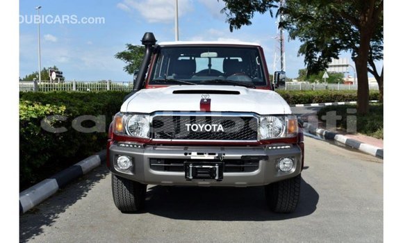 Acheter Import Voiture Toyota Land Cruiser Rouge à Import - Dubai, Ali Sabieh Region Acheter Import Voiture Toyota Land Cruiser Rouge à Import - Dubai, Ali Sabieh Region