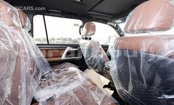 Acheter Import Voiture Toyota Land Cruiser Noir à Import - Dubai, Ali Sabieh Region Acheter Import Voiture Toyota Land Cruiser Noir à Import - Dubai, Ali Sabieh Region