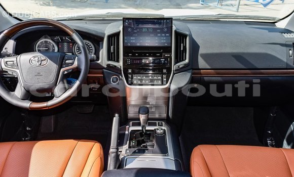 Acheter Import Voiture Toyota Land Cruiser Blanc à Import - Dubai, Ali Sabieh Region Acheter Import Voiture Toyota Land Cruiser Blanc à Import - Dubai, Ali Sabieh Region