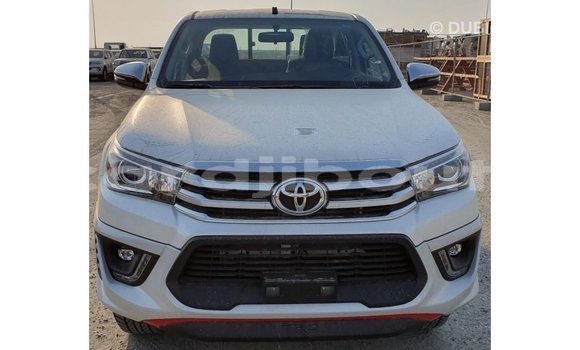 Acheter Import Voiture Toyota Hilux Blanc à Import - Dubai, Ali Sabieh Region Acheter Import Voiture Toyota Hilux Blanc à Import - Dubai, Ali Sabieh Region