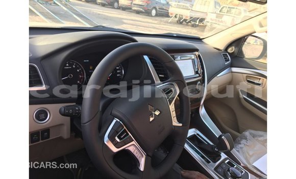 Acheter Import Voiture Mitsubishi Montero Noir à Import - Dubai, Ali Sabieh Region