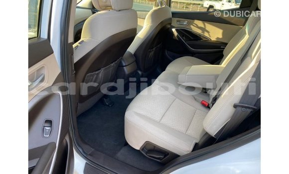 Buy Import Hyundai Santa Fe White Car in Import - Dubai in Ali Sabieh Region Buy Import Hyundai Santa Fe White Car in Import - Dubai in Ali Sabieh Region