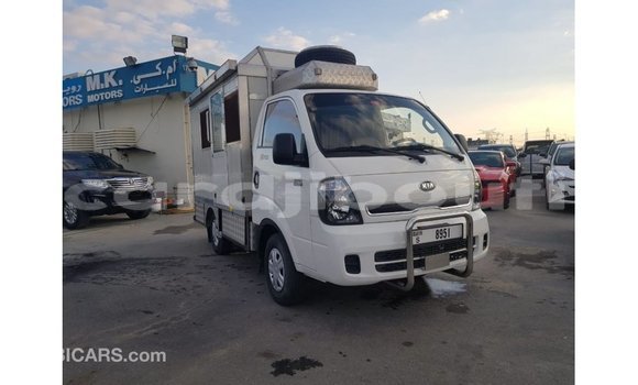 Buy Import Kia Carens White Car in Import - Dubai in Ali Sabieh Region Buy Import Kia Carens White Car in Import - Dubai in Ali Sabieh Region