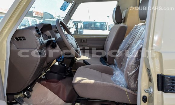 Acheter Import Voiture Toyota Land Cruiser Beige à Import - Dubai, Ali Sabieh Region Acheter Import Voiture Toyota Land Cruiser Beige à Import - Dubai, Ali Sabieh Region
