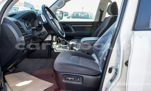 Acheter Import Voiture Toyota Land Cruiser Blanc à Import - Dubai, Ali Sabieh Region Acheter Import Voiture Toyota Land Cruiser Blanc à Import - Dubai, Ali Sabieh Region