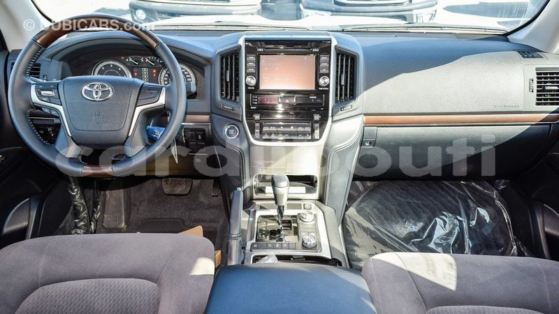 Big with watermark toyota land cruiser ali sabieh region import dubai 2089