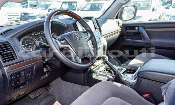 Acheter Import Voiture Toyota Land Cruiser Blanc à Import - Dubai, Ali Sabieh Region Acheter Import Voiture Toyota Land Cruiser Blanc à Import - Dubai, Ali Sabieh Region