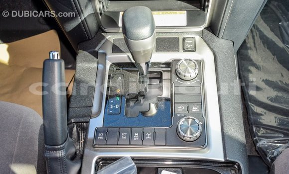 Acheter Import Voiture Toyota Land Cruiser Blanc à Import - Dubai, Ali Sabieh Region Acheter Import Voiture Toyota Land Cruiser Blanc à Import - Dubai, Ali Sabieh Region