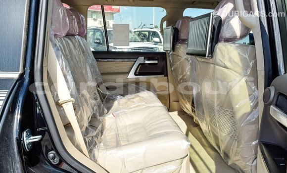 Acheter Import Voiture Toyota Land Cruiser Noir à Import - Dubai, Ali Sabieh Region Acheter Import Voiture Toyota Land Cruiser Noir à Import - Dubai, Ali Sabieh Region